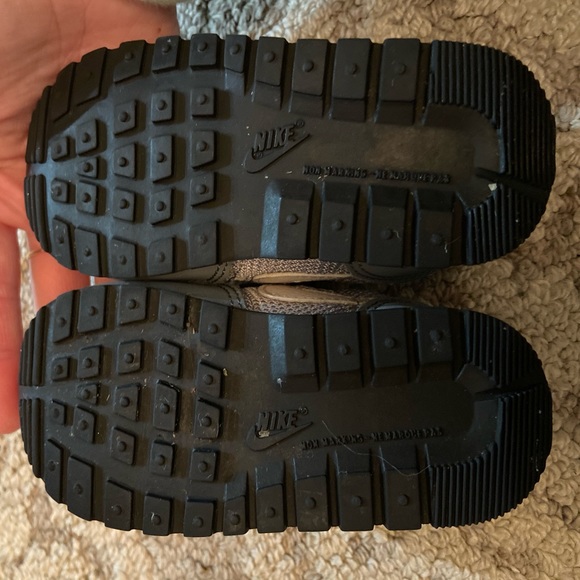 Nike sneakers - Picture 2 of 5